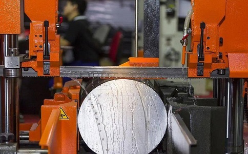 罗甸立式金属带锯床切削出现跑带故障解决方法！